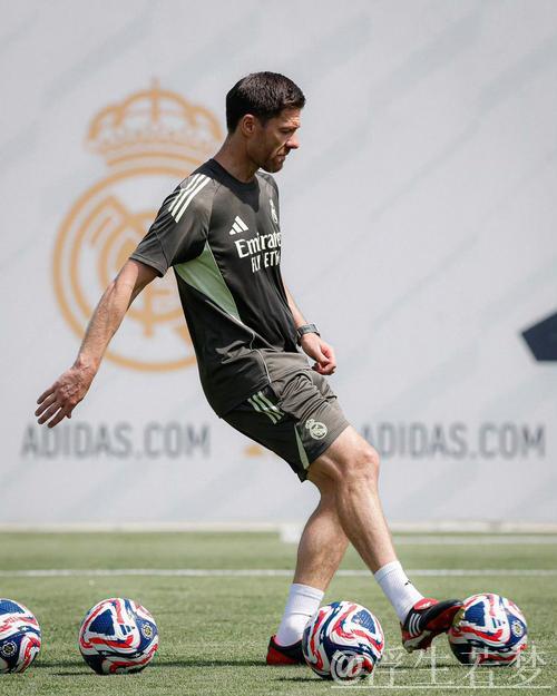 阿隆索回应质疑:恩里克已执教巴黎两年,我才刚过三个月 阿隆索回应质疑:恩里克已执教巴黎两年,我才刚过三个月