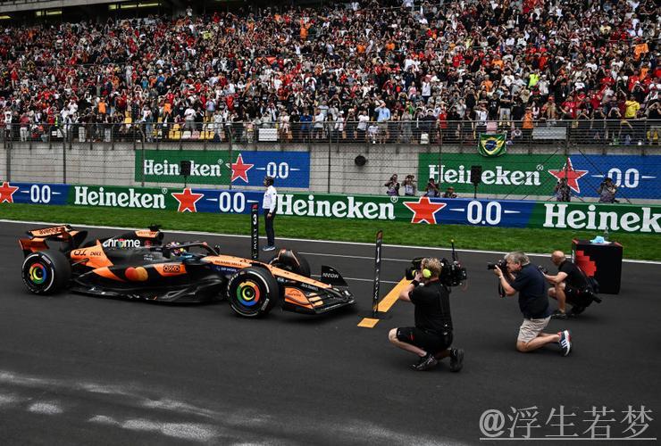 迈凯伦车队在F1迈阿密大奖赛中包揽冠亚军，皮亚斯特里实现赛季三连胜。